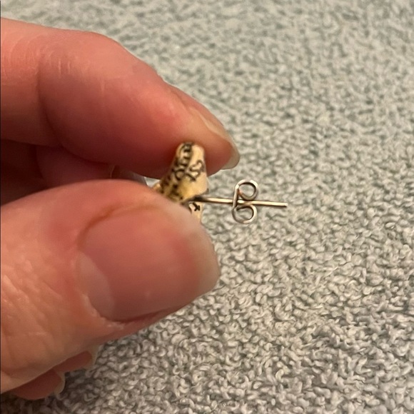 Paper book page rose earrings - Picture 4 of 4